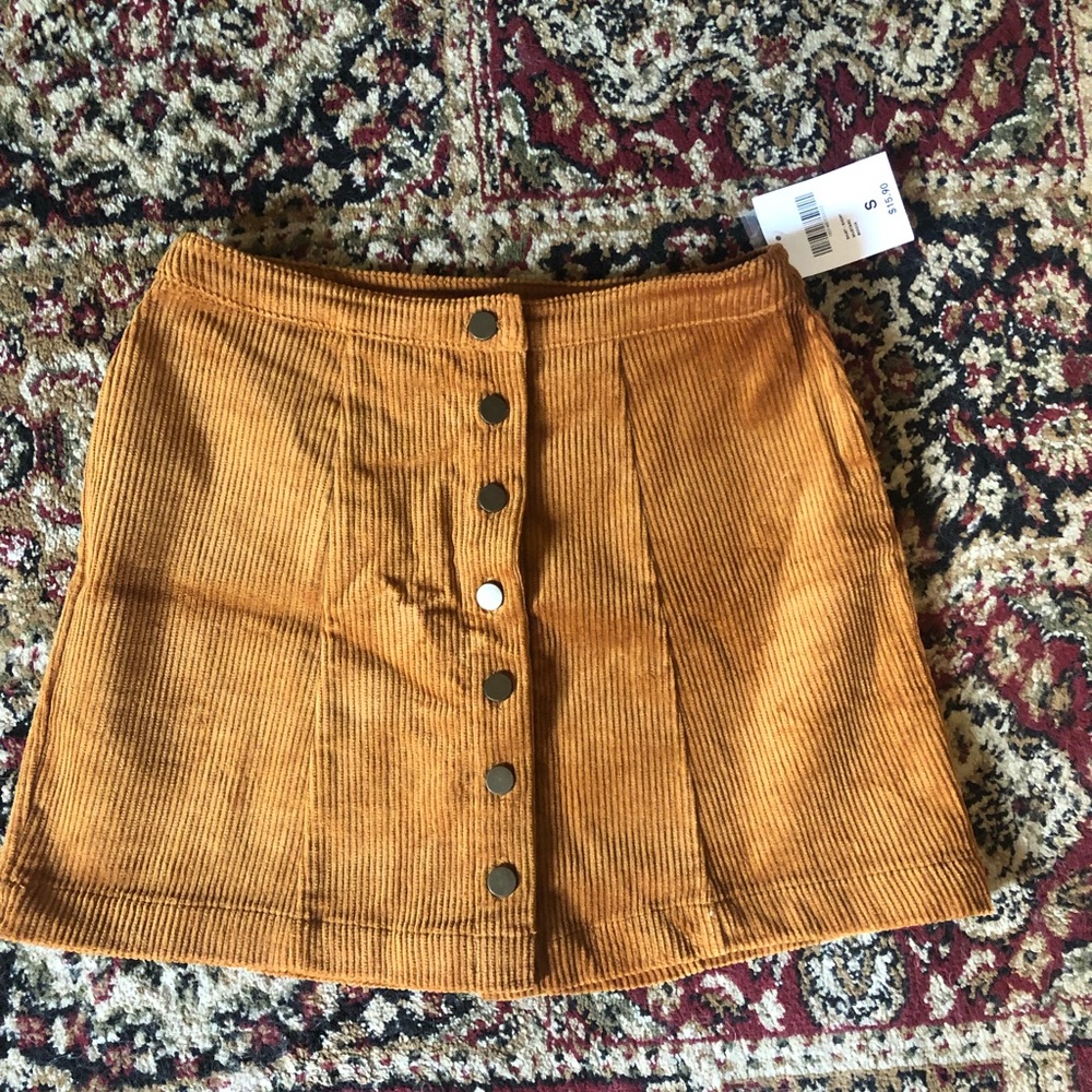 🛍 FOREVER 21 corduroy skirt